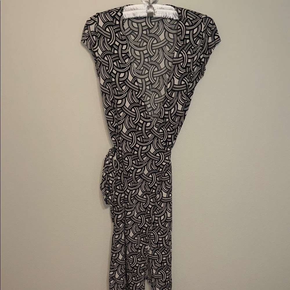 Banana Republic Blue and White Geometric Maxi Wrap Dress - Medium - B12